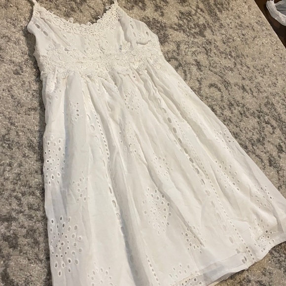 Lace dress - Picture 3 of 5